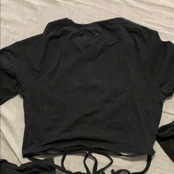 Gymshark LE Long Sleeve Ribbon Crop Top - Picture 3 of 3